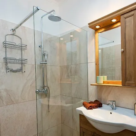 Levendula Apartmanhaz Feriehus Eger